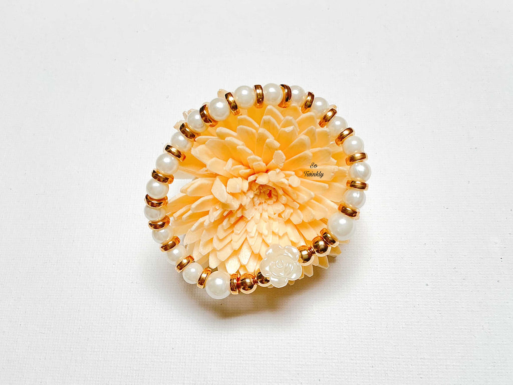 Handmade bracelet with white and gold acrylic pearls and a delicate rose charm